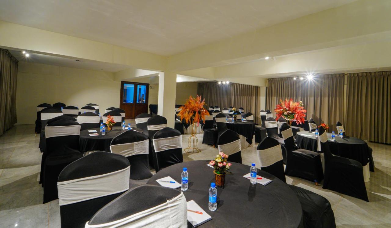 Hotel Woodcrest Zirakpur - Best Family Hotel By - A Unit Of Sidham Group Екстериор снимка
