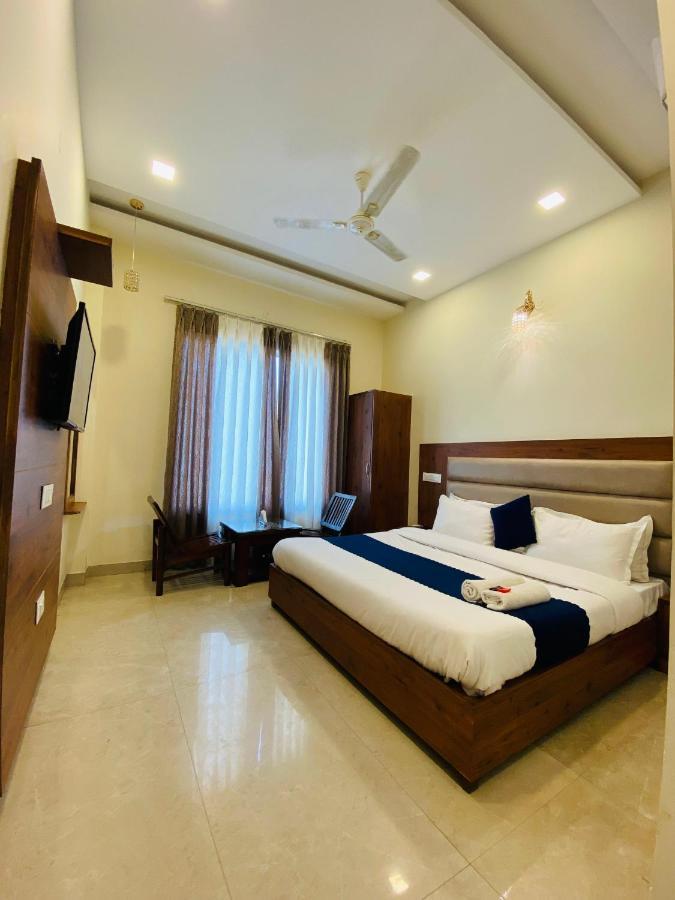 Hotel Woodcrest Zirakpur - Best Family Hotel By - A Unit Of Sidham Group Екстериор снимка