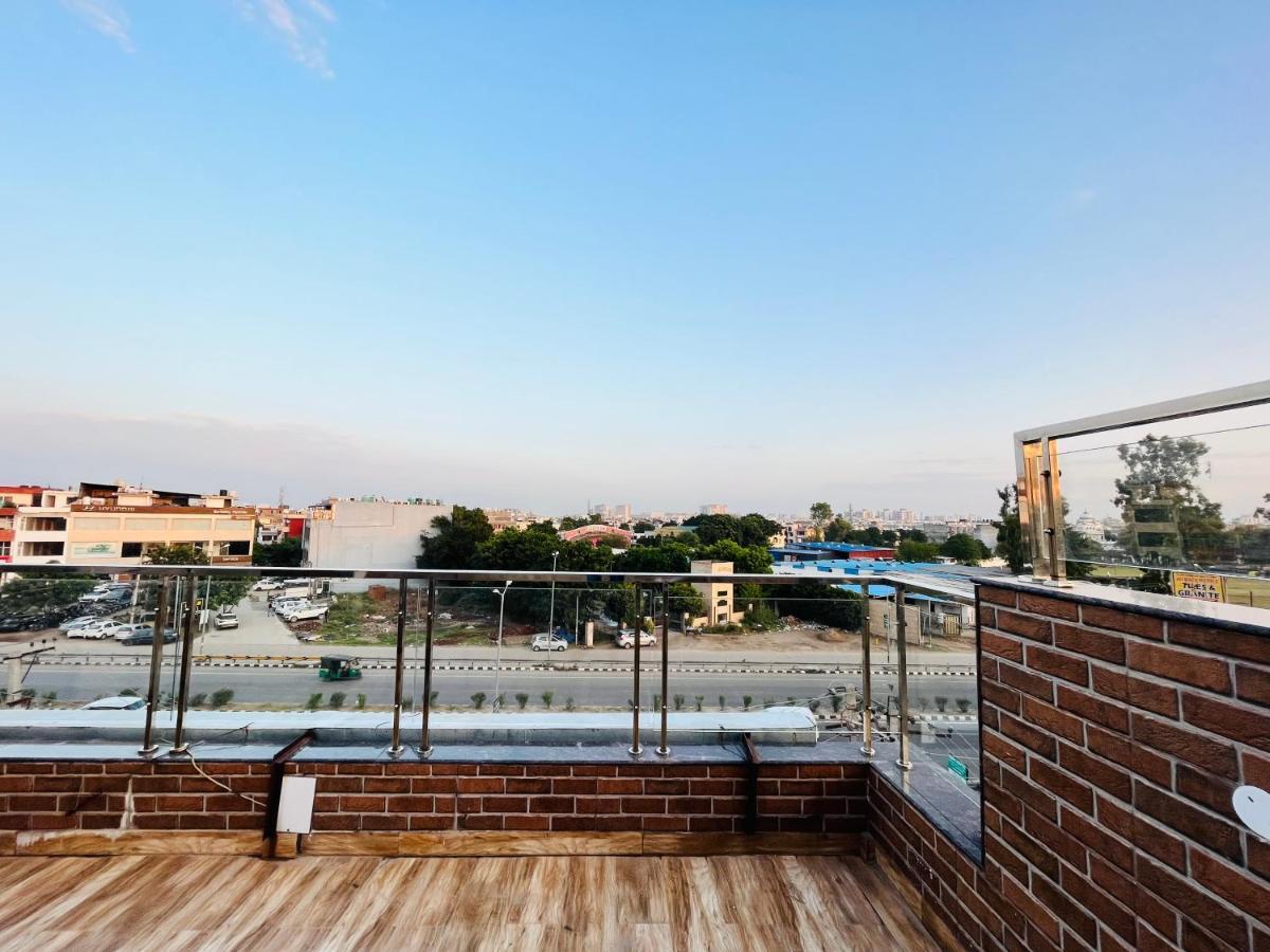 Hotel Woodcrest Zirakpur - Best Family Hotel By - A Unit Of Sidham Group Екстериор снимка