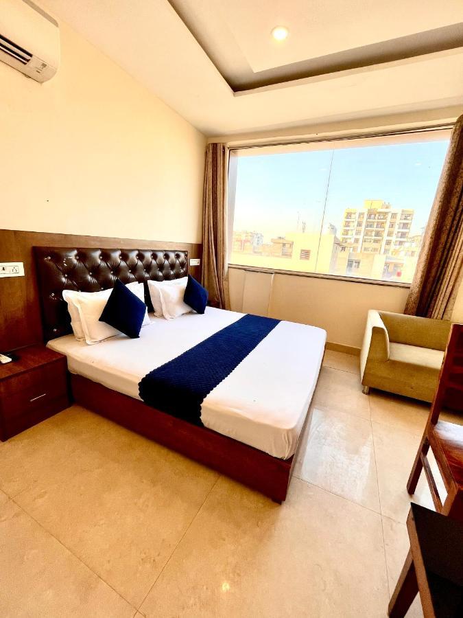 Hotel Woodcrest Zirakpur - Best Family Hotel By - A Unit Of Sidham Group Екстериор снимка
