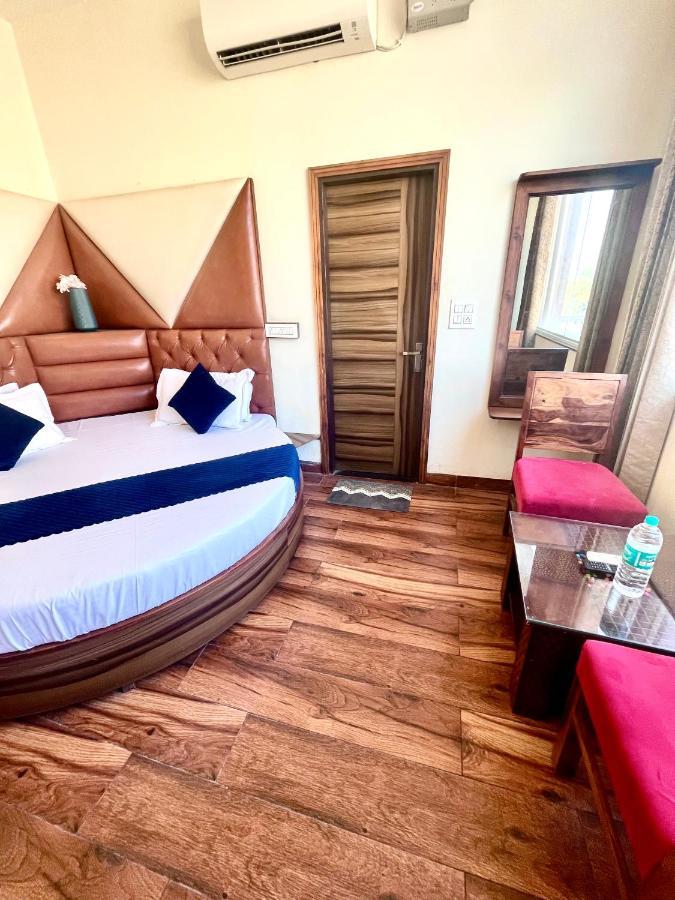 Hotel Woodcrest Zirakpur - Best Family Hotel By - A Unit Of Sidham Group Екстериор снимка