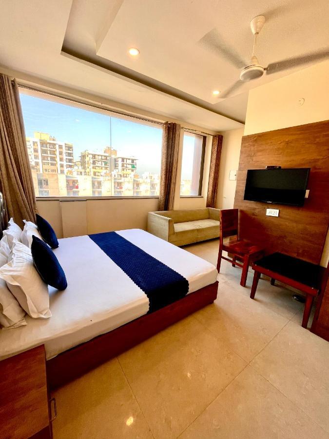 Hotel Woodcrest Zirakpur - Best Family Hotel By - A Unit Of Sidham Group Екстериор снимка